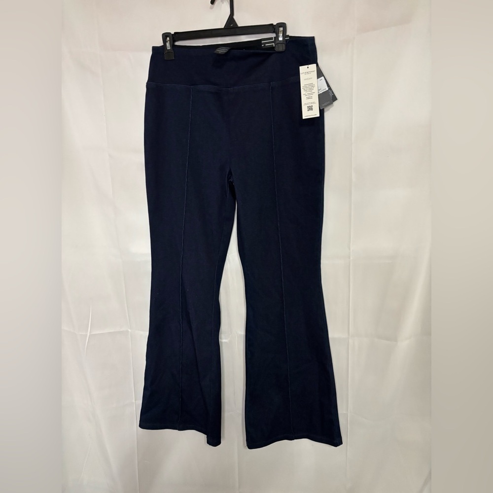 New with tags, womens size XL Liverpool brand flare stretchy pants, #K1006